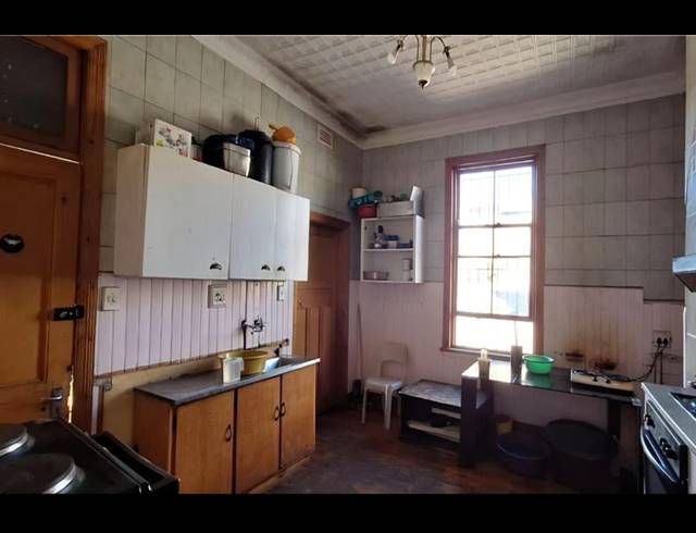 5 BEDROOM HOUSE FOR SALE IN KENSINGTON